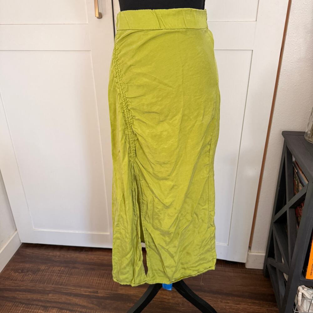 Zara Midi Skirt. Side Zip Ruched in Front - xs